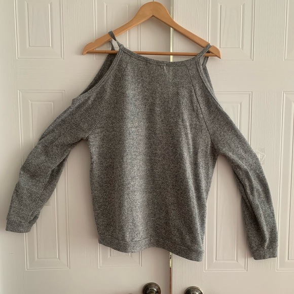 Open Shoulder low cut, v-neck grey sweater with flower pattern sleeves - Picture 4 of 4